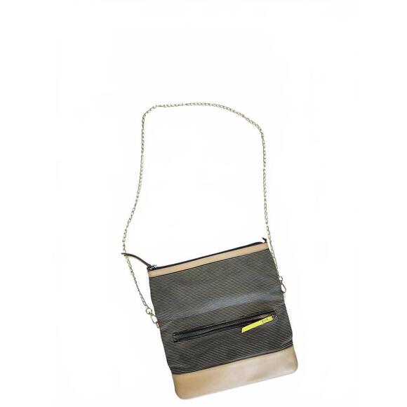 Chic Stella & Dot Stylish Flap Crossbody Bag - Picture 1 of 7